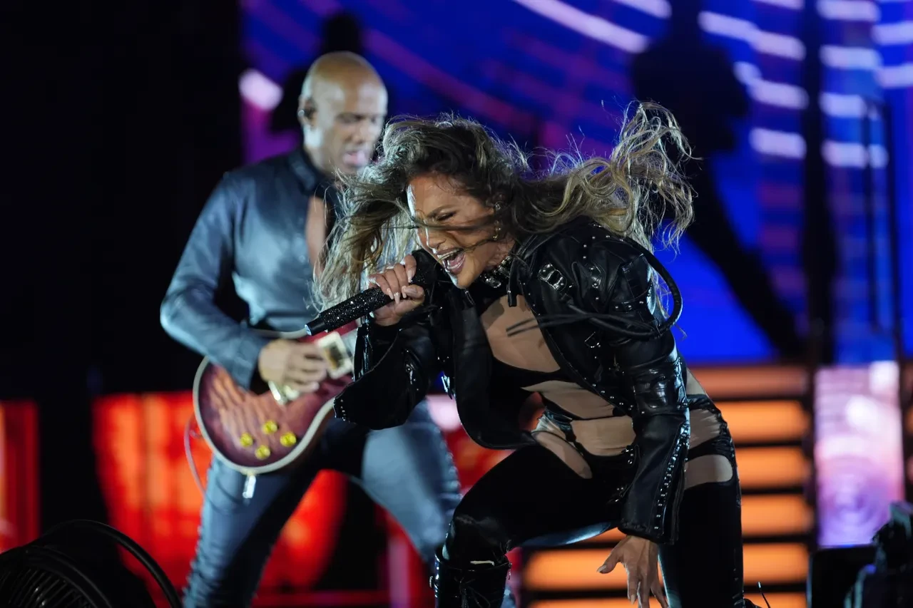 İstanbul'da Jennifer Lopez rüzgarı! Sahne şovlarıyla hayran bıraktı