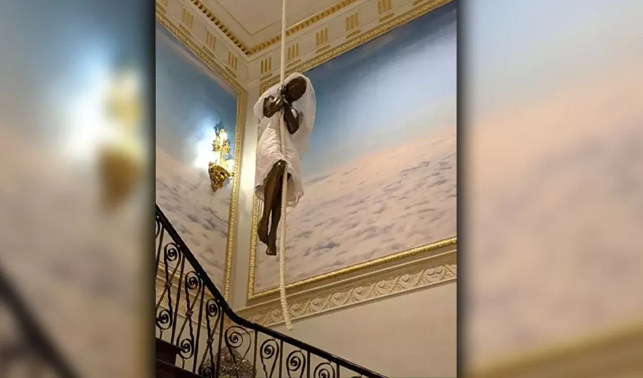 Jeffrey Epstein'in 7 katlı malikanesine dair inanılmaz yeni ayrıntılar ortaya çıktı