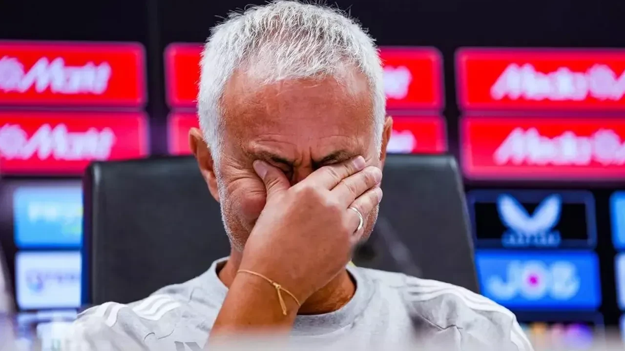 Jose Mourinho acı haberi canlı yayında aldı! Gözyaşlarını tutamadı 
