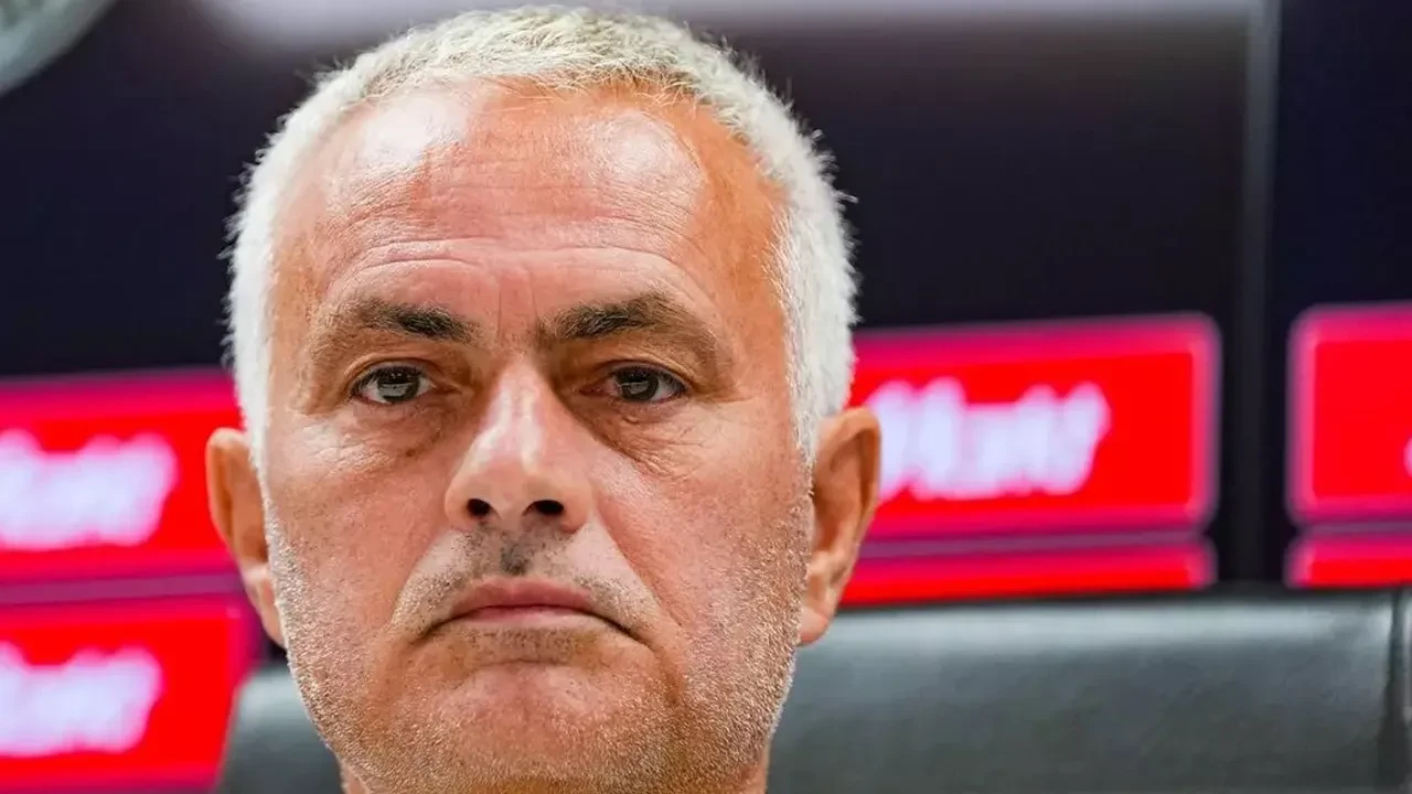 Jose Mourinho acı haberi canlı yayında aldı! Gözyaşlarını tutamadı