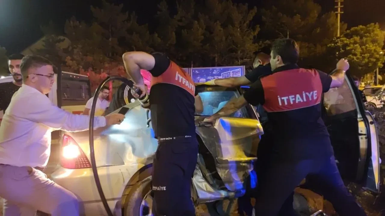 Kavşakta feci kaza: Çok sayıda yaralı var