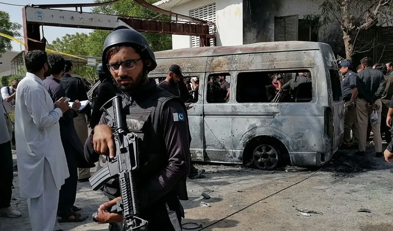 Pakistan'da peş peşe silahlı saldırı! Çok sayıda ölü var