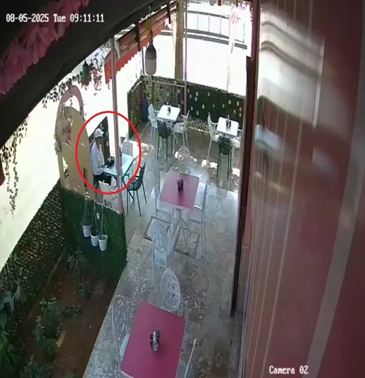 Pastanede pusuya yattı, kuyumcuyu soydu! Yüzbinlerce TL'lik bilezikleri çalan hırsızın savunması şaşırttı