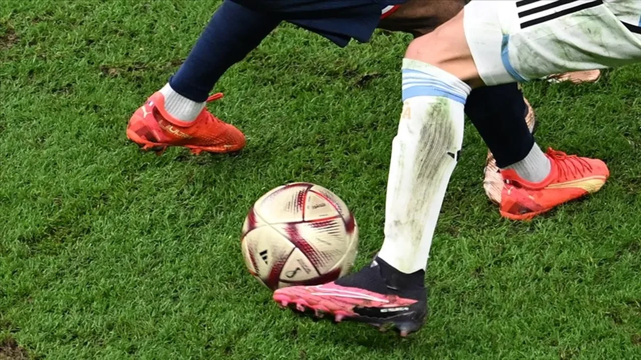 S Sport Plus CANLI nereden izlenir? Feyenoord Fenerbahçe maçı başlıyor