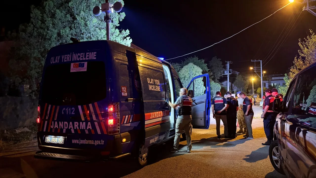 Sakarya'da kanlı gece! Oğlunun feryadı yürekleri dağladı!