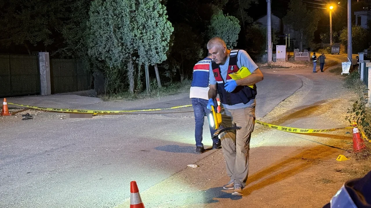 Sakarya'da kanlı gece! Oğlunun feryadı yürekleri dağladı!