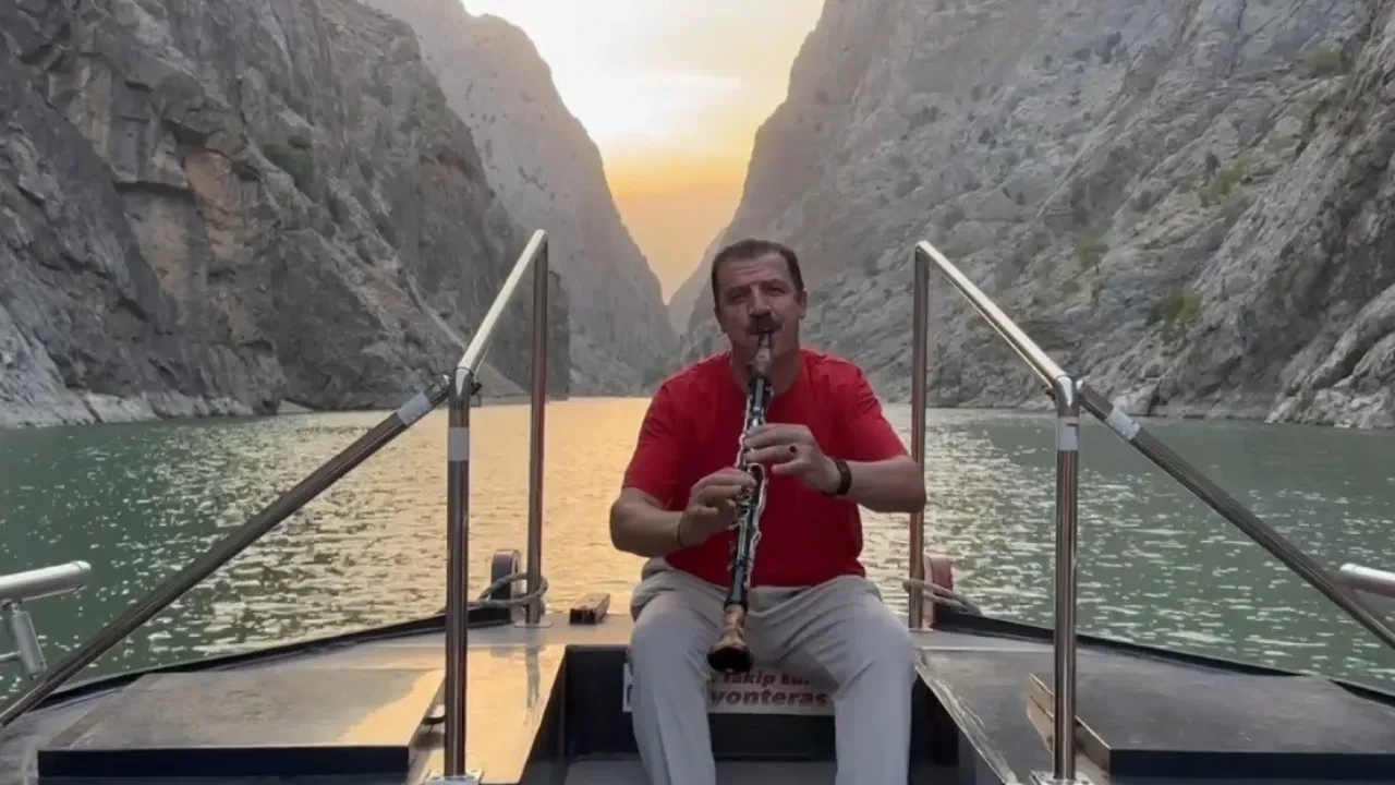 Sanat ve doğa buluştu: Kanyonda klarnet resitali