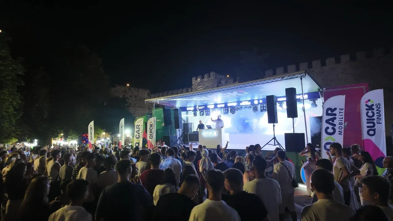 Sigorta sokakta, müzik meydanda: Quick Sigorta Sinop’ta