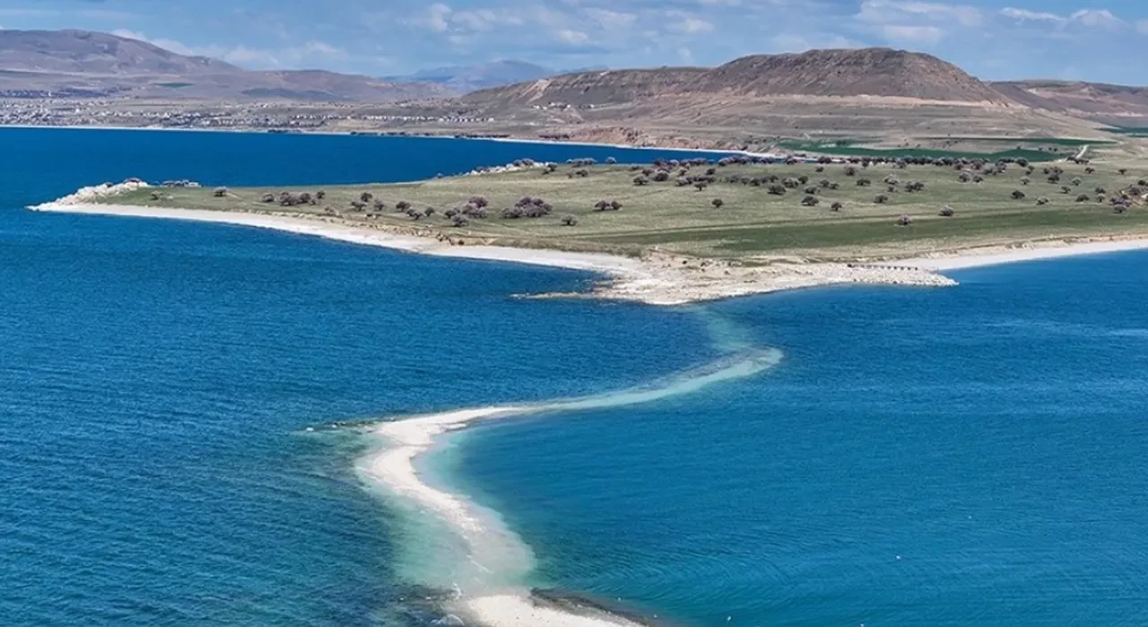 Van Gölü saçları sarartır mı? Van Gölü'nde sarışın olan çocuklar yeniden görüldü
