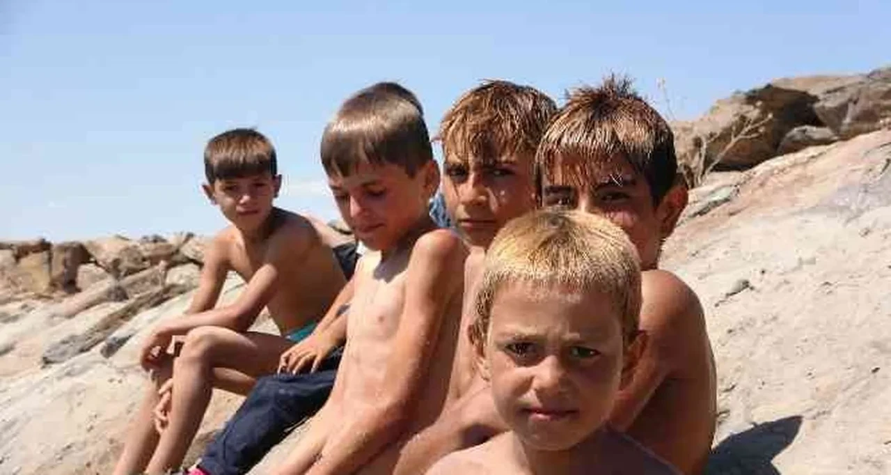 Van Gölü saçları sarartır mı? Van Gölü'nde sarışın olan çocuklar yeniden görüldü