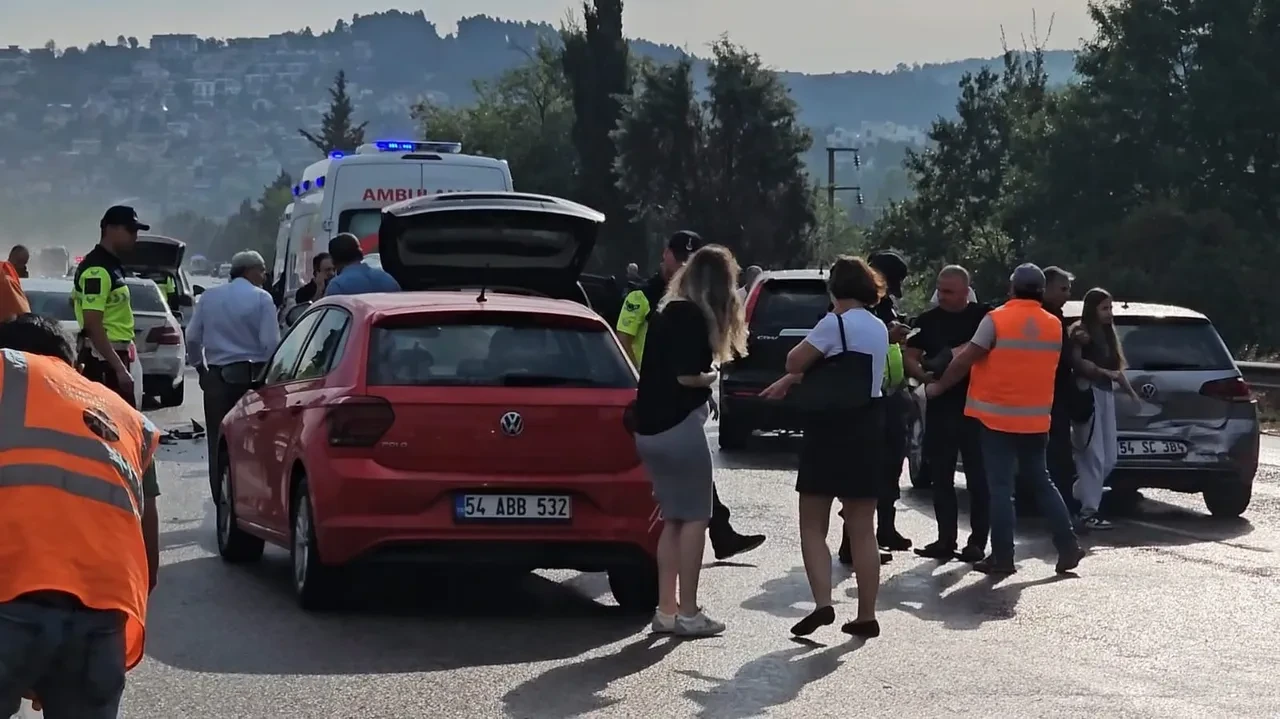 Anadolu Otoyolu'nda 10 araç birbirine girdi! Çok sayıda yaralı var