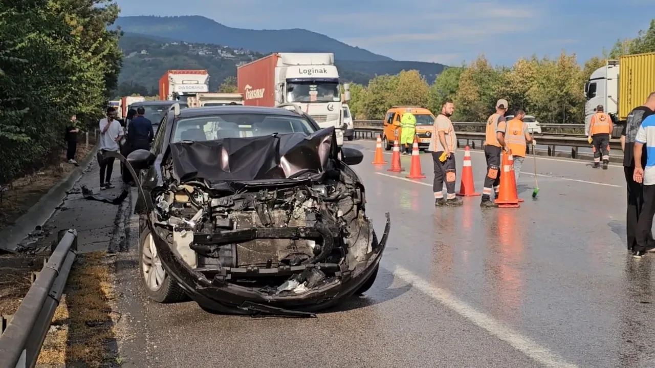 Anadolu Otoyolu'nda 10 araç birbirine girdi! Çok sayıda yaralı var