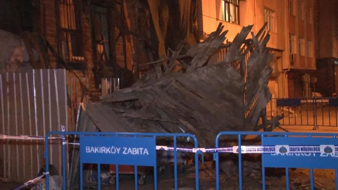 Bakırköy'de büyük panik! 100 yıllık bina çöktü