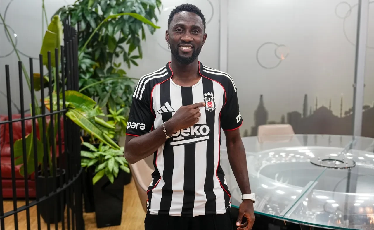 Beşiktaş'ın yeni transferi İstanbul'da! Ayağının tozuyla formayı giydi