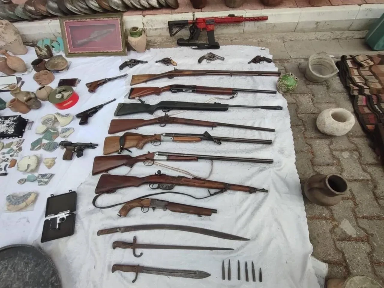 Bir benzeri Topkapı Sarayı'nda! Değeri tam 185 milyon TL: Bursa'da ele geçirildi