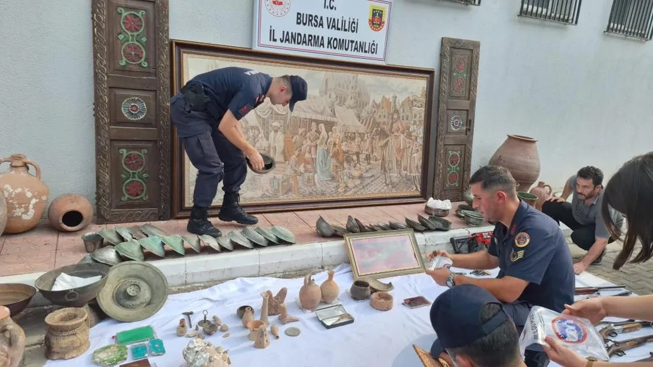 Bir benzeri Topkapı Sarayı'nda! Değeri tam 185 milyon TL: Bursa'da ele geçirildi