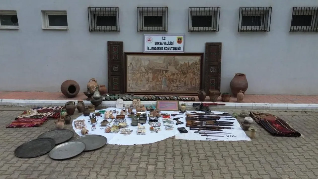 Bir benzeri Topkapı Sarayı'nda! Değeri tam 185 milyon TL: Bursa'da ele geçirildi