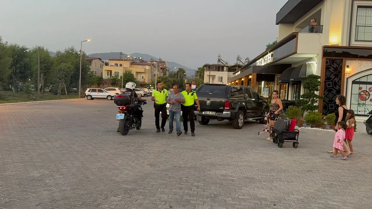 Çarptığı kadını ezerek kaçmaya çalıştı! Korkunç anlar kamerada 