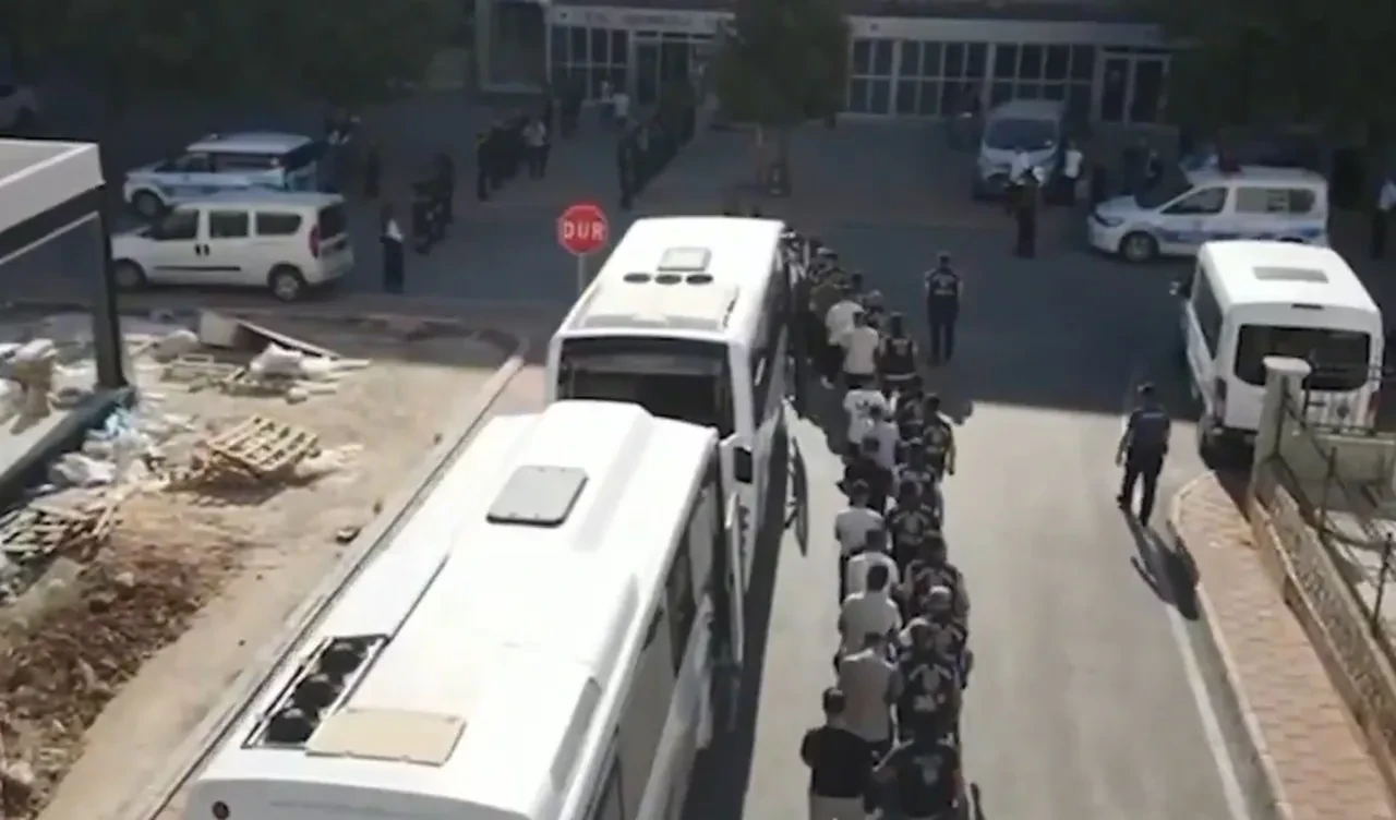 Dolandırıcılara 31 ilde büyük darbe! 102 kişi tutuklandı