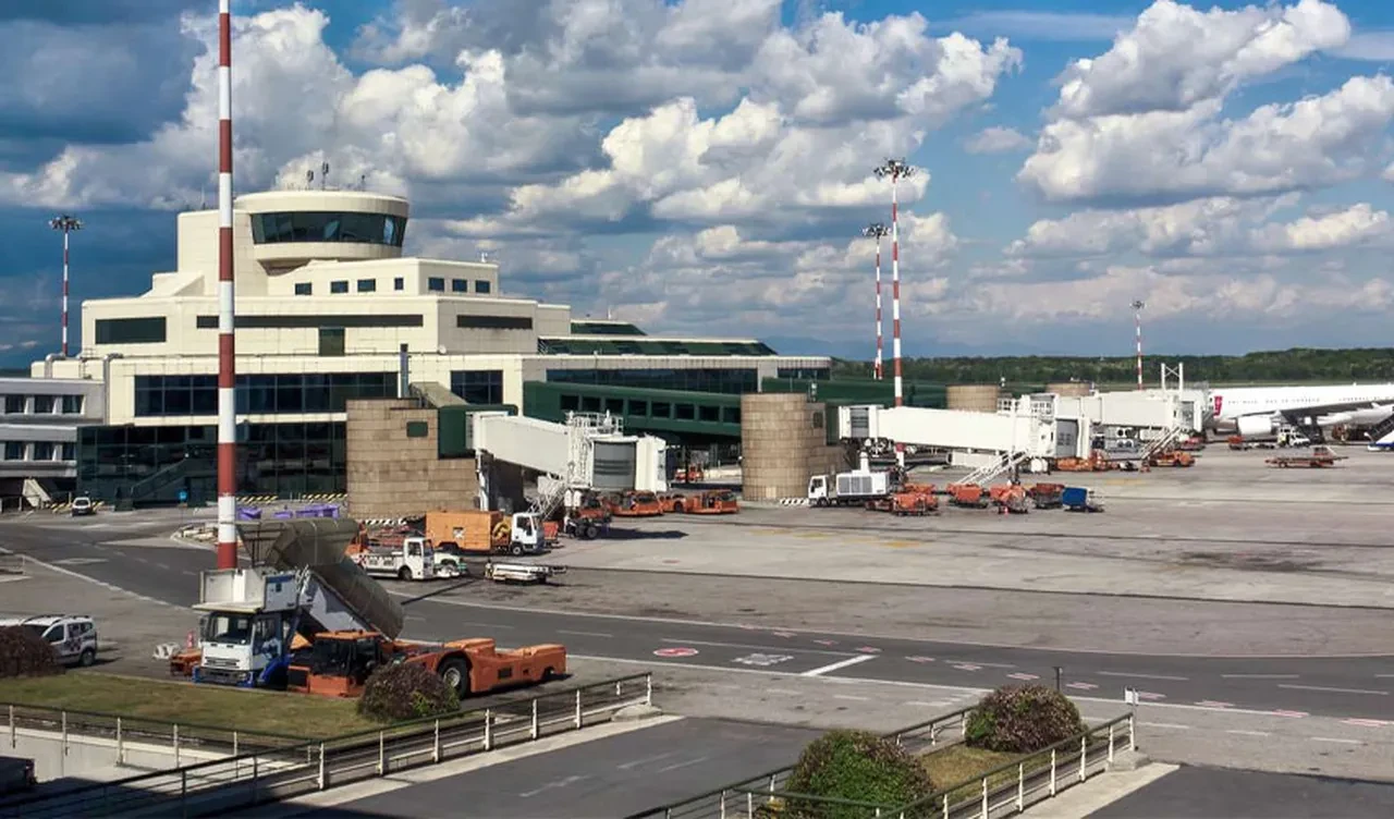 İngiltere yerine İtalya'ya uçtu! 15 yaşındaki çocuk ailesi ve bileti olmadan uçağa nasıl bindi?