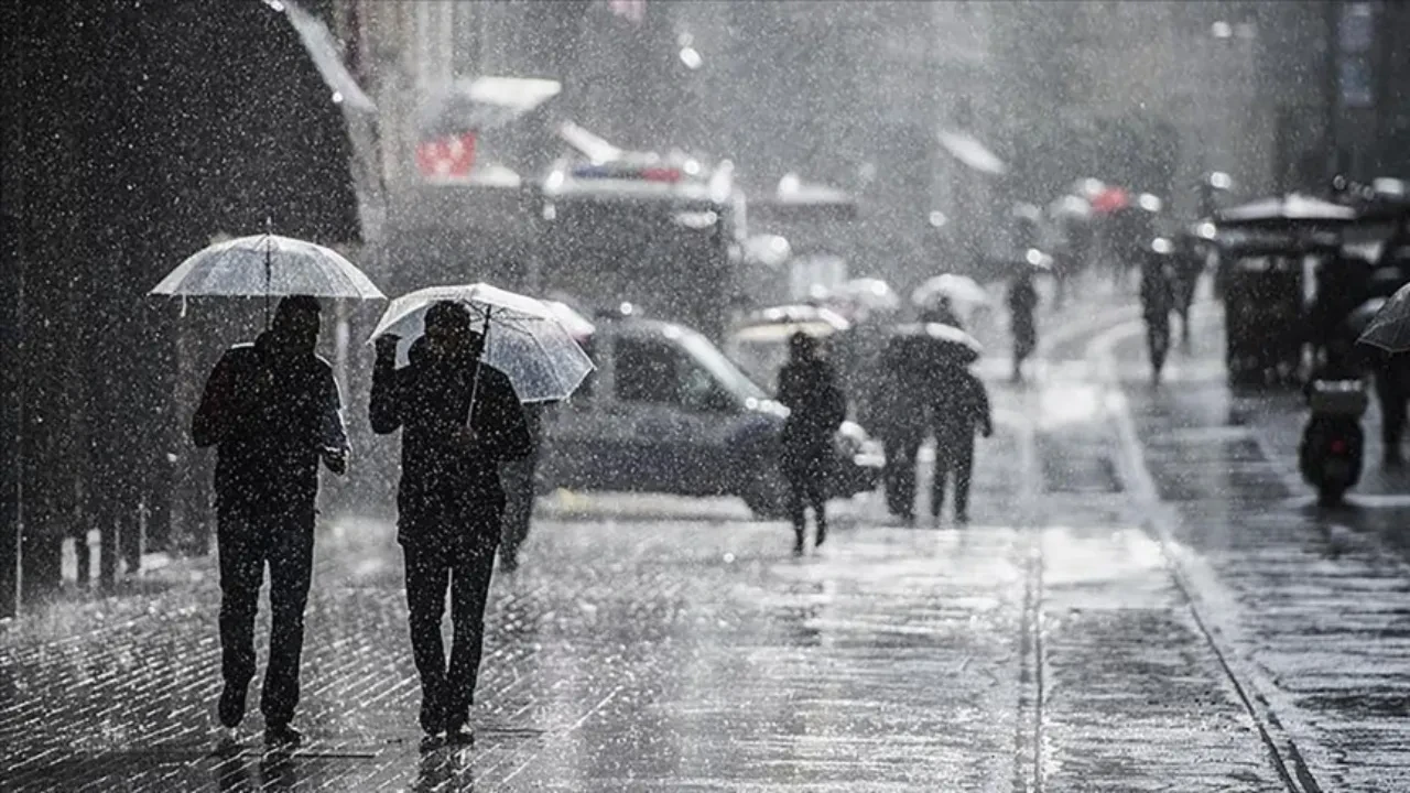İstanbul’da bugün yağmur var mı 7 Ağustos? Gece saatlerinde şimşekler durmadı