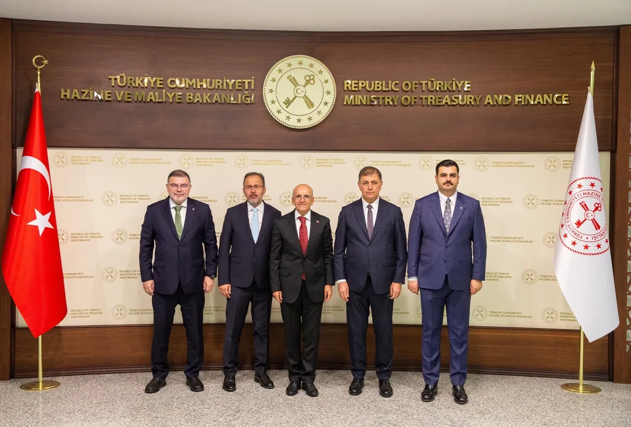 İzmir AK Parti'ye geçiyor iddiaları! Büyükşehir Belediye Başkanı Cemil Tugay'dan ilk açıklama