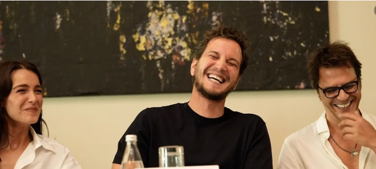 Özgü Namal ekranlara geri dönüyor! Yeni imajı beğeni yağmuruna tutuldu