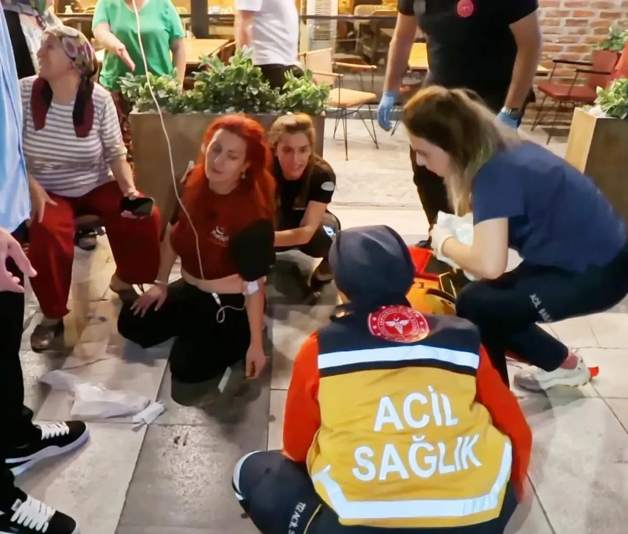 Restorana silahlı, bıçaklı baskın! Eski koca dehşet saçtı: 2'si ağır 4 kişi yaralı