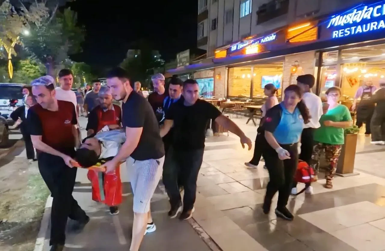 Restorana silahlı, bıçaklı baskın! Eski koca dehşet saçtı: 2'si ağır 4 kişi yaralı