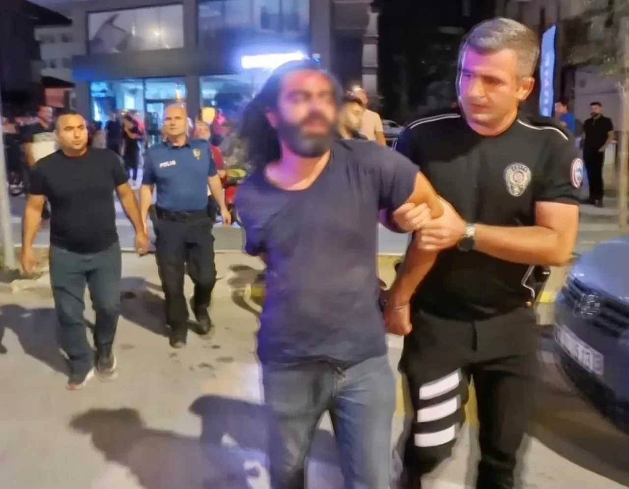 Restorana silahlı, bıçaklı baskın! Eski koca dehşet saçtı: 2'si ağır 4 kişi yaralı