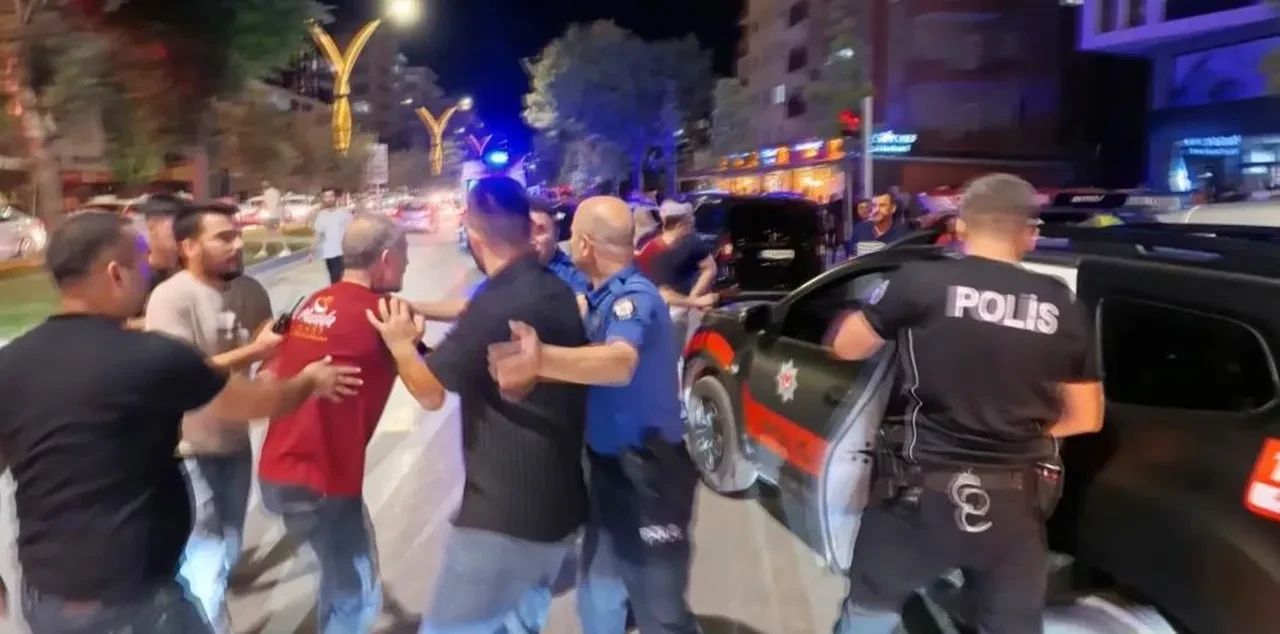 Restorana silahlı, bıçaklı baskın! Eski koca dehşet saçtı: 2'si ağır 4 kişi yaralı