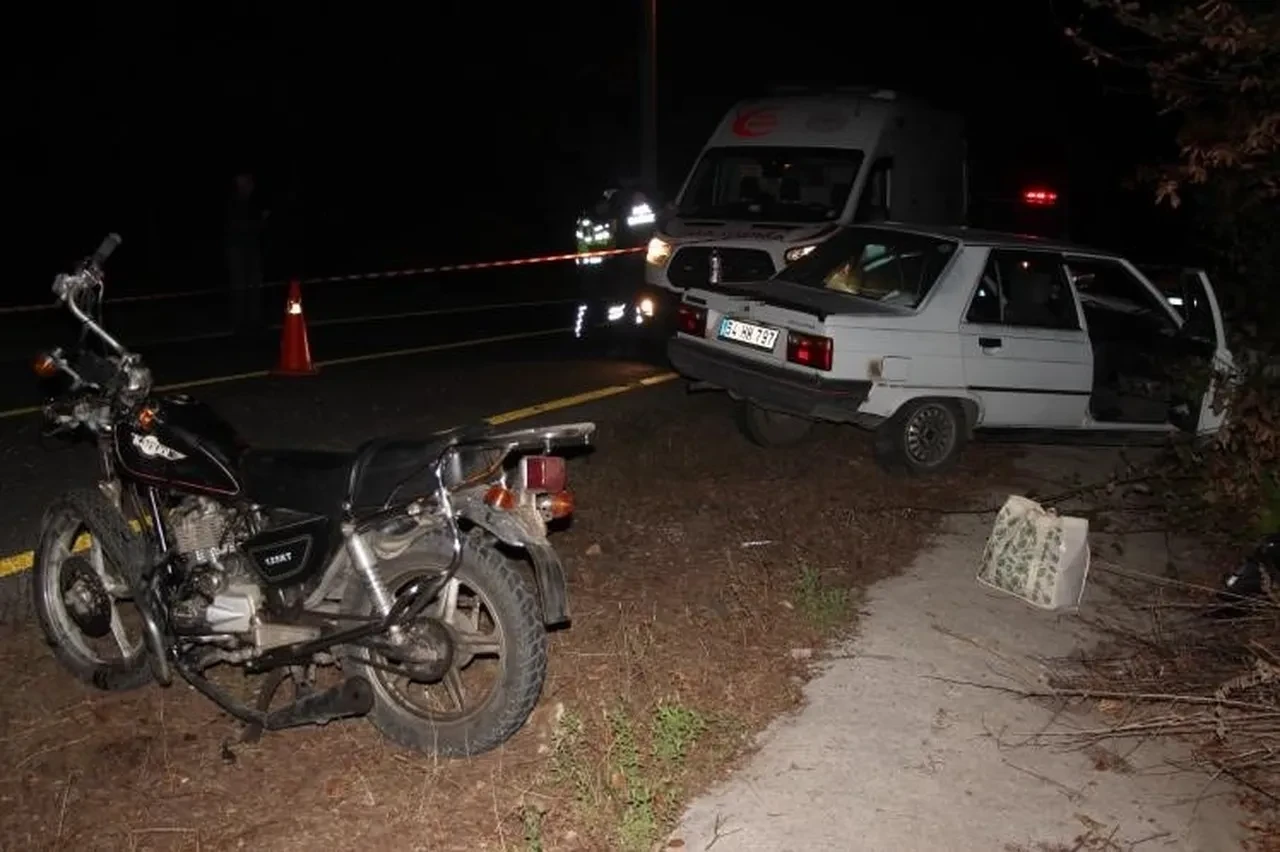 Sakarya'da feci kaza! Otomobil ile motosiklet çarpıştı: 1 ölü, 1 yaralı