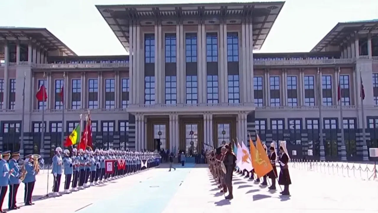 Senegal ile stratejik ortaklık! Cumhurbaşkanı Erdoğan resmi törenle karşıladı