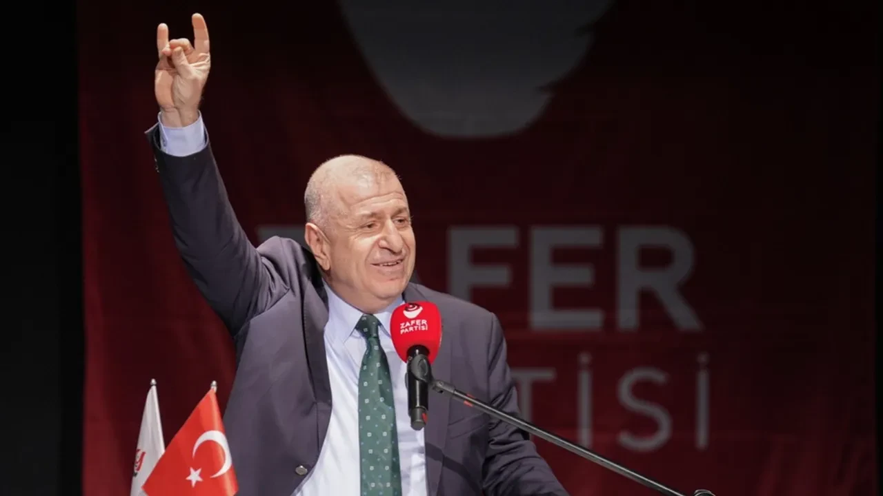 Siyaset gündemine bomba gibi düşen iddia! Yeni parti kuruluyor