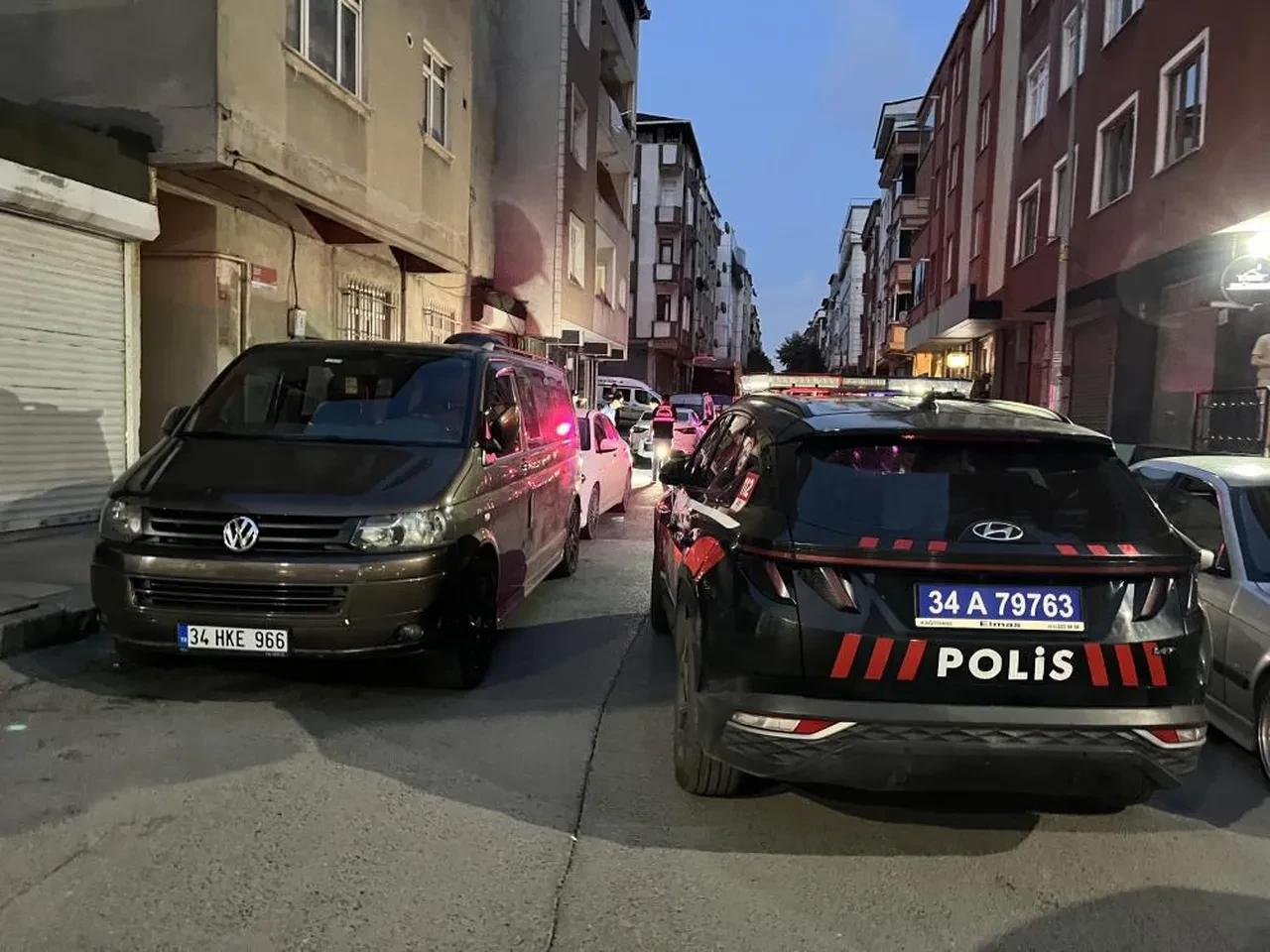 Sultangazi’de esnafa silahlı saldırı: Kurşun yağmuruna tutuladı!