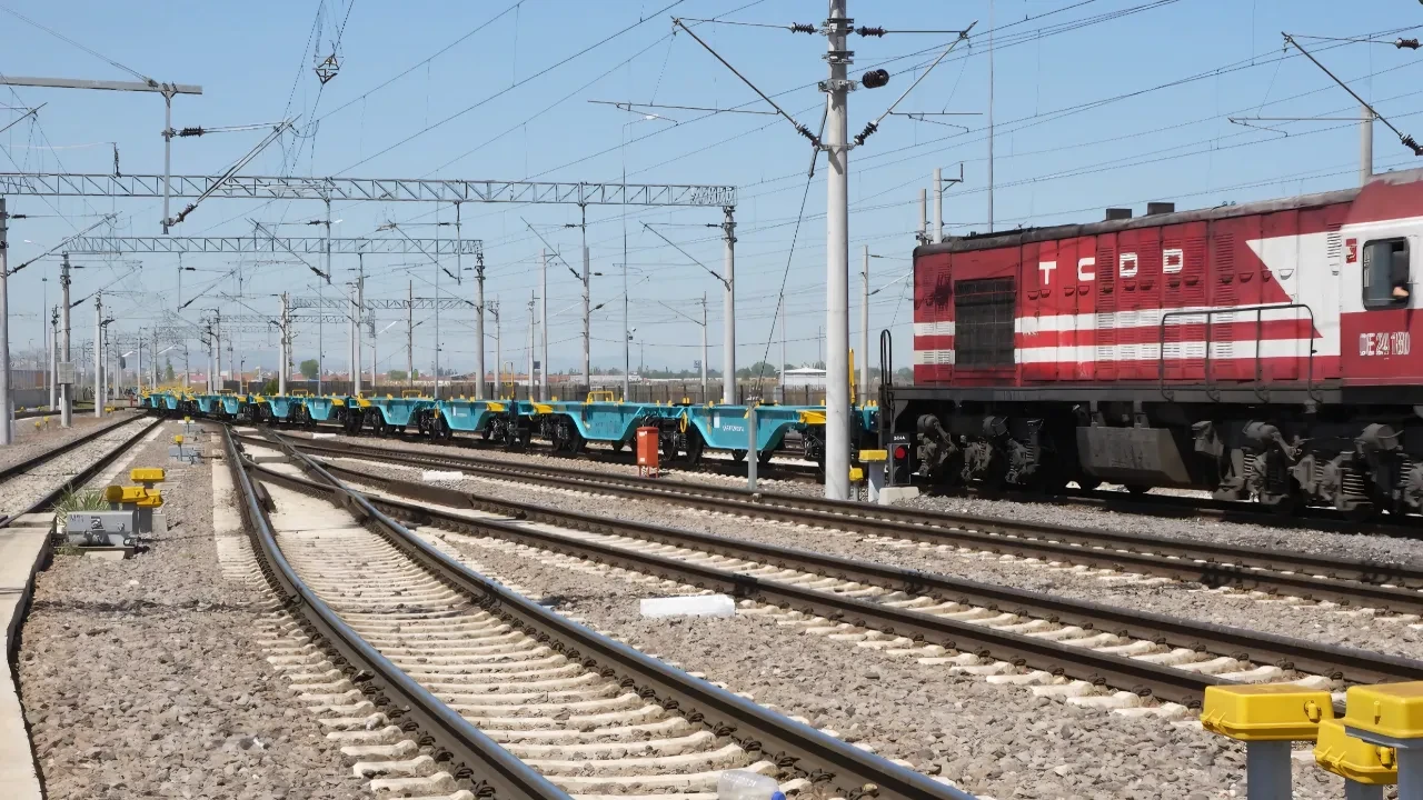 Uluslararası raylı taşımaya yerli damga! Yeni nesil 127 milli yük vagonu raylarda
