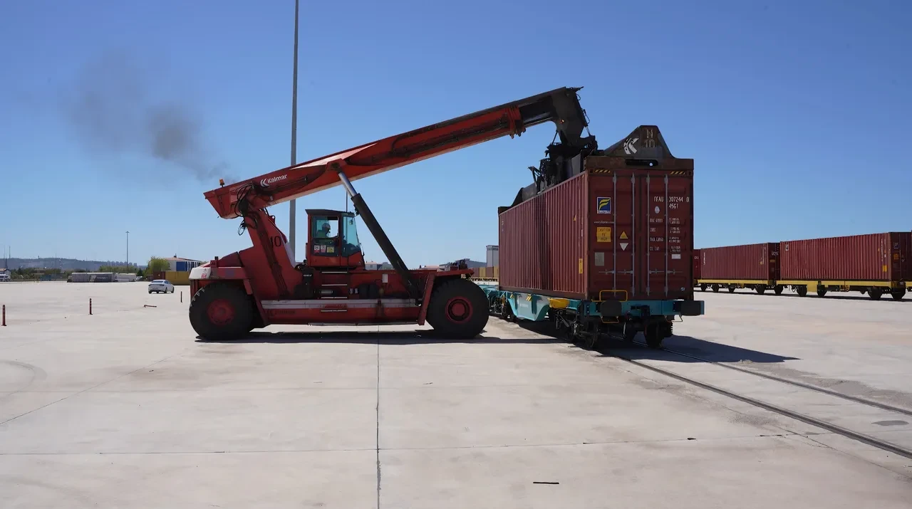 Uluslararası raylı taşımaya yerli damga! Yeni nesil 127 milli yük vagonu raylarda