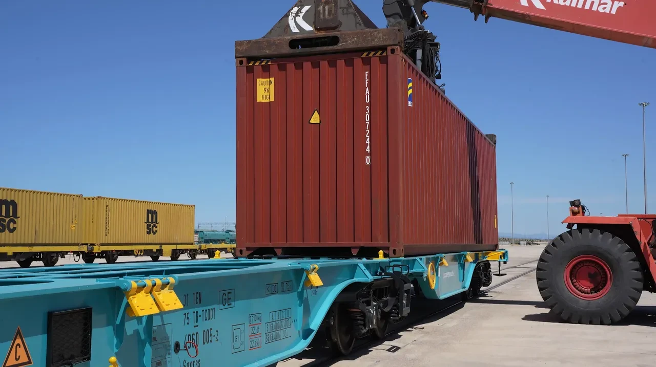 Uluslararası raylı taşımaya yerli damga! Yeni nesil 127 milli yük vagonu raylarda