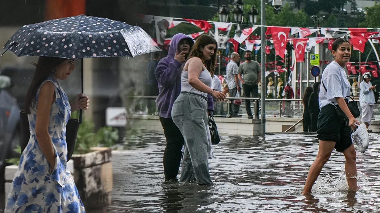 22 ilde sağanak ve kuvvetli rüzgar alarmı! Meteoroloji tek tek uyardı