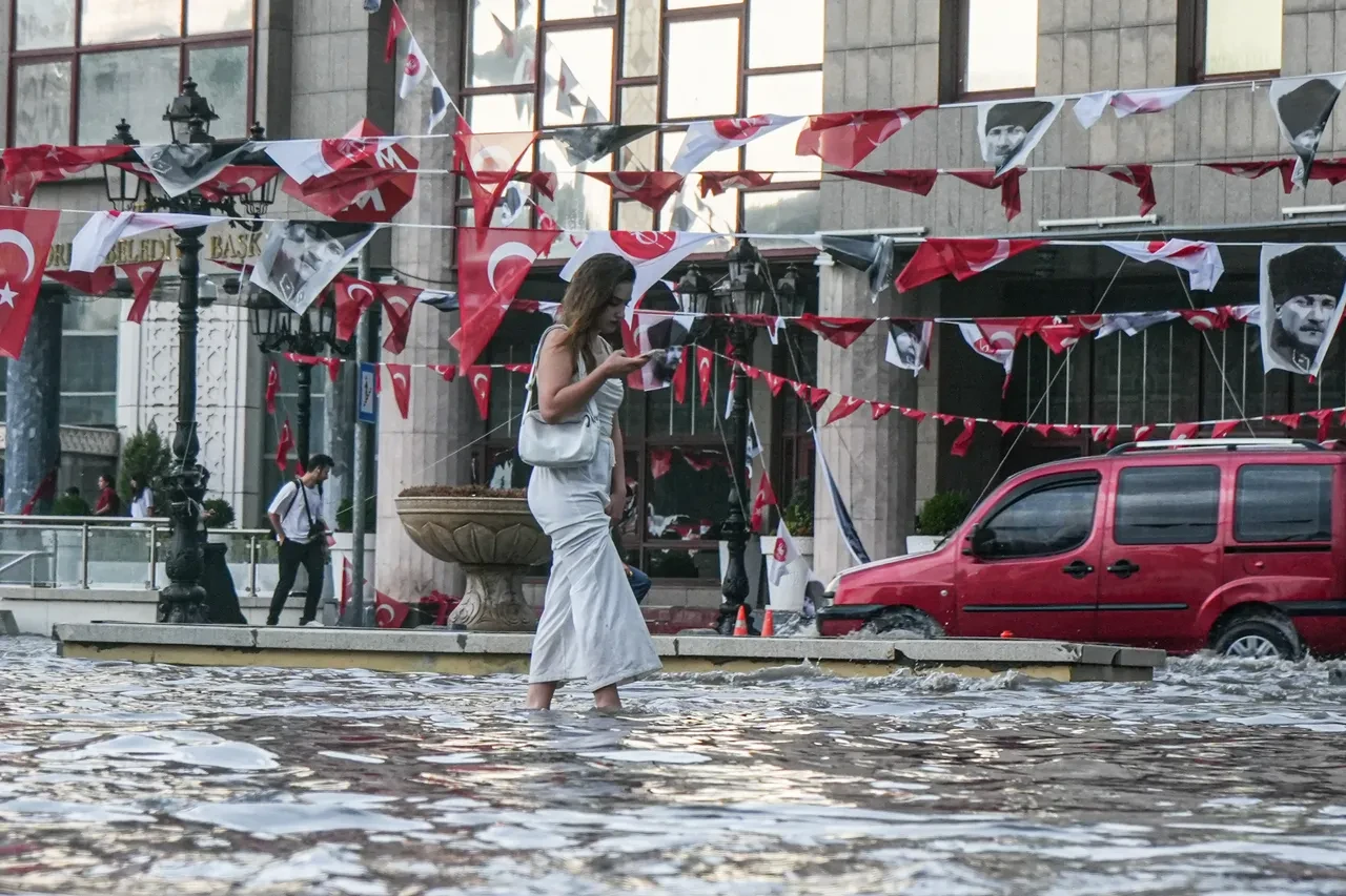 22 ilde sağanak ve kuvvetli rüzgar alarmı! Meteoroloji tek tek uyardı
