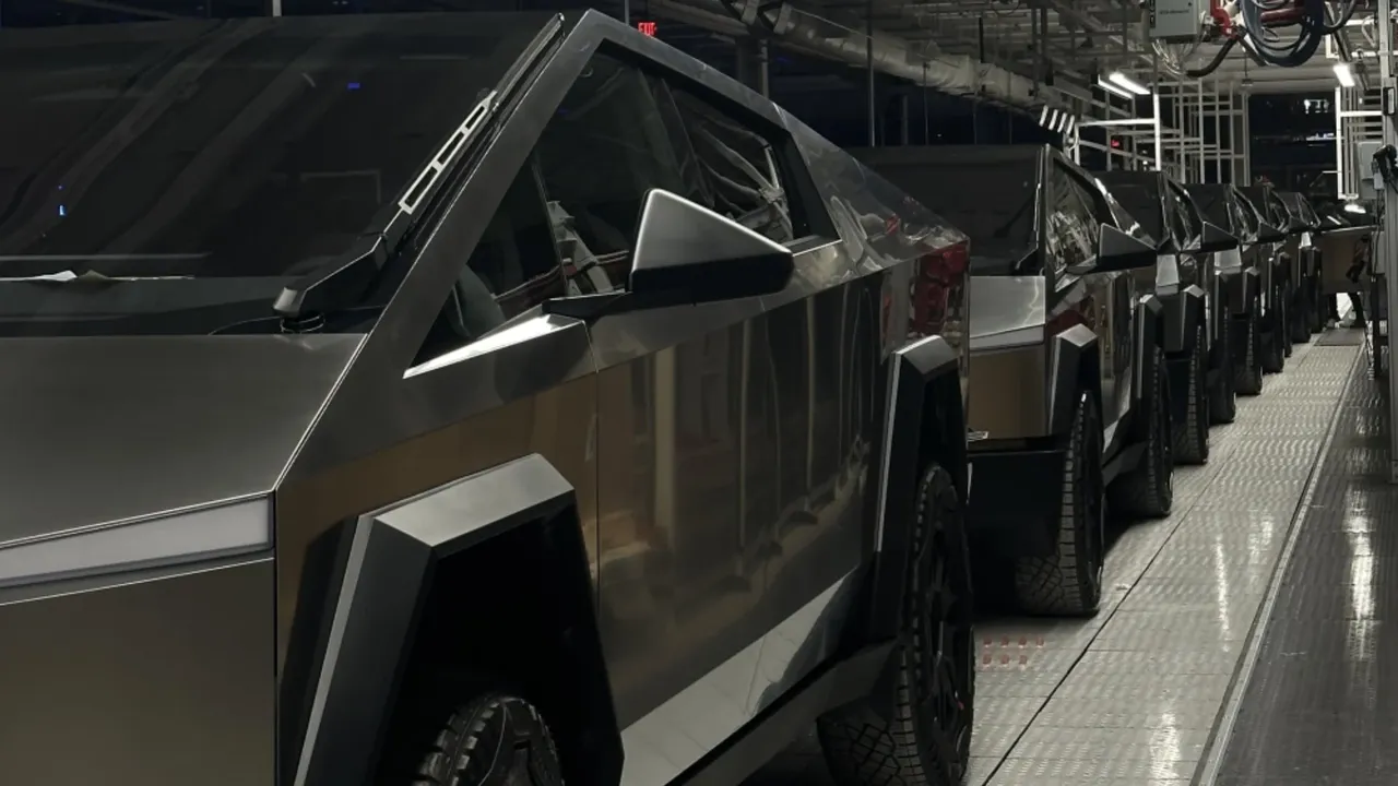 ABD Hava Kuvvetleri iki adet Cybertruck alıyor! Ama kullanmak için değil