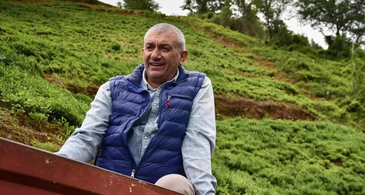 Belediye başkanı Ercüment Şahin Çervatoğlu'na önce sela okuttular sonra yumruk ve ısırıkla saldırdılar