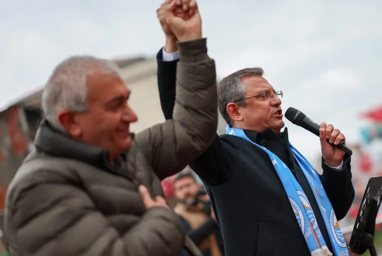 Belediye başkanı Ercüment Şahin Çervatoğlu'na önce sela okuttular sonra yumruk ve ısırıkla saldırdılar