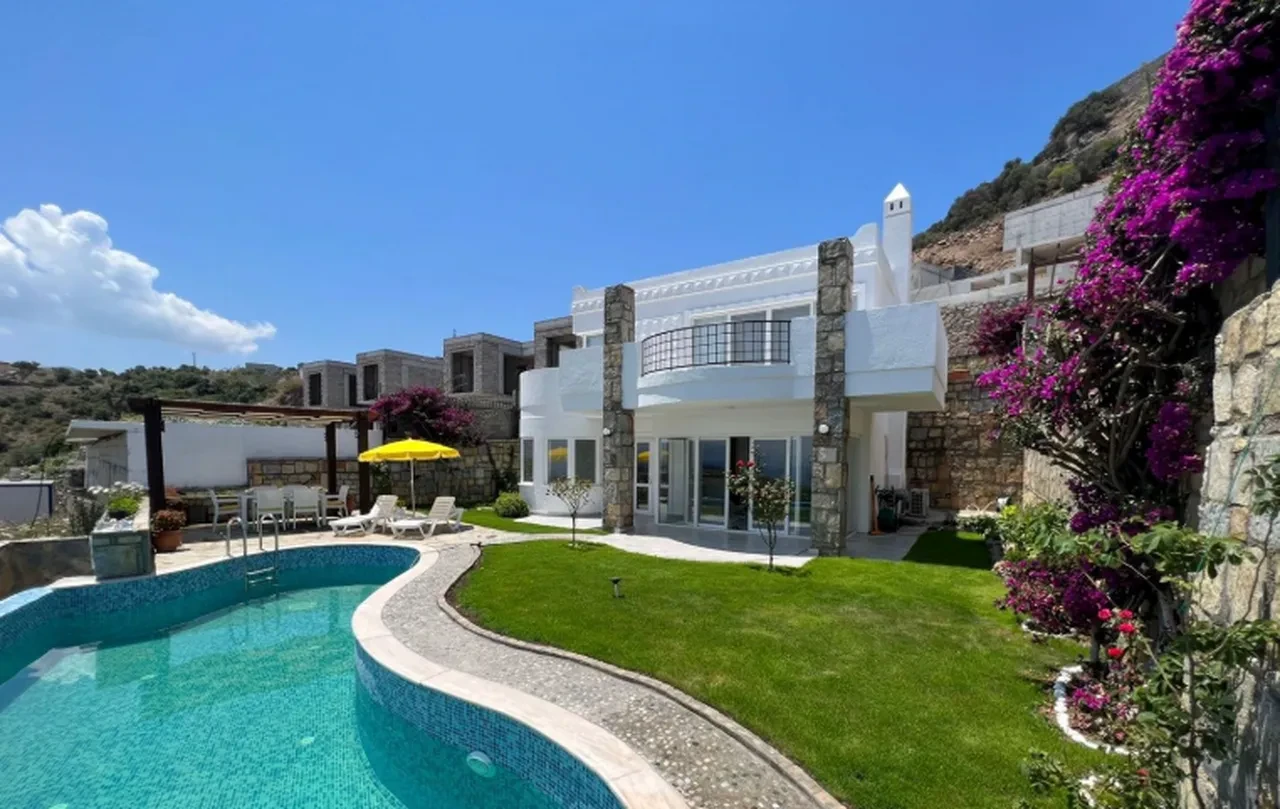 Bodrum'daki lüks sitenin aidat ücreti 'pes' dedirtti! Cem Yılmaz, Zeynep Yılmaz ve Rüştü Reçber çileden çıktı