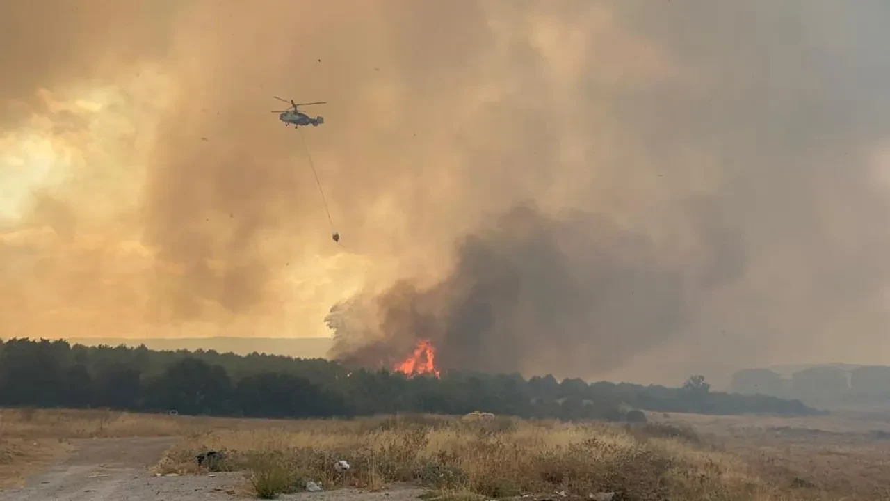 Çanakkale'deki orman yangınında son durum! Kampüs ve köyler tahliye edildi, havalimanı kapatıldı