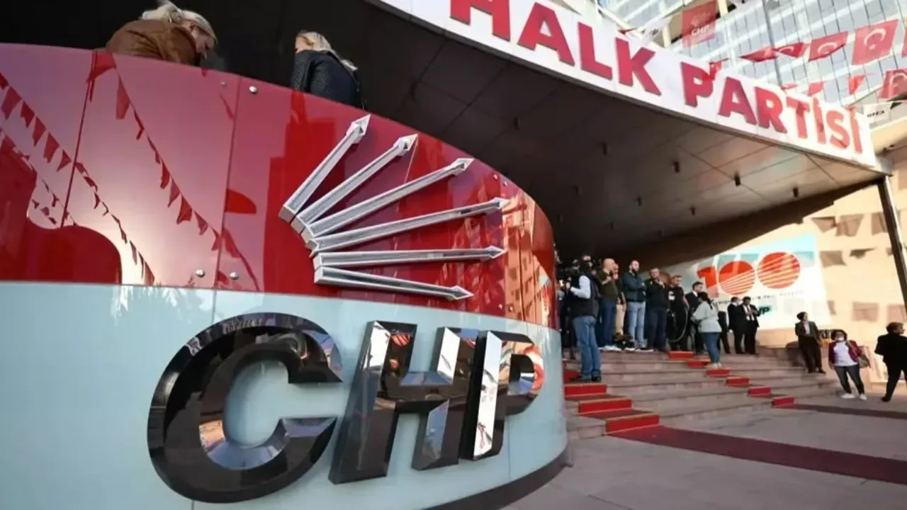 CHP'de ayrılık şoku: Topluca istifa ettiler!