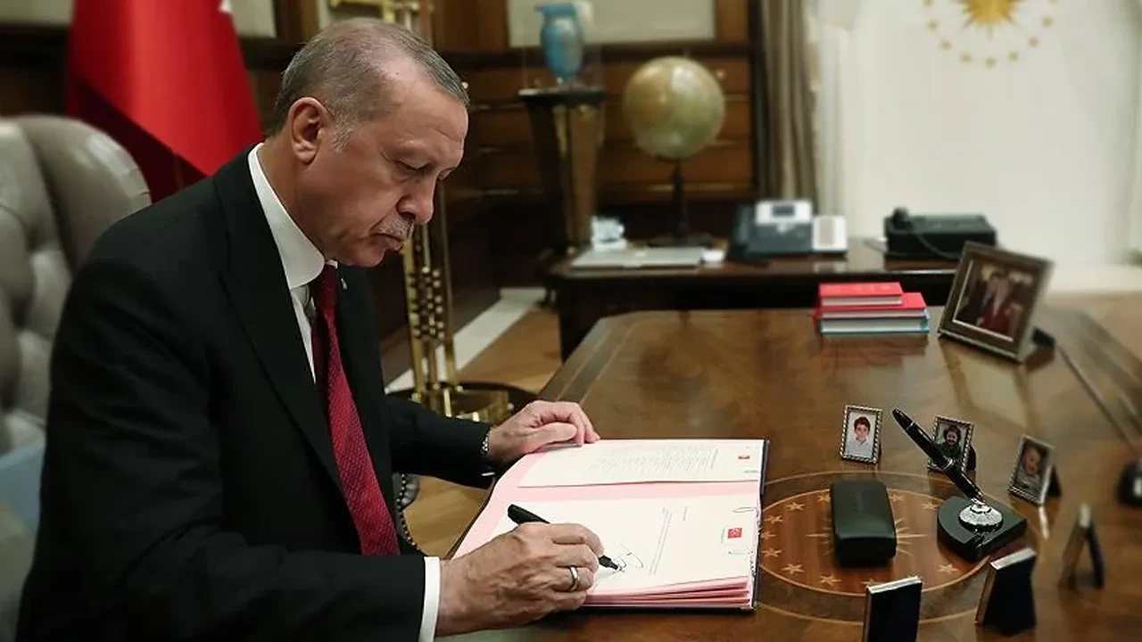 Cumhurbaşkanı Erdoğan imzaladı! Atama ve görevden alma kararları Resmi Gazete'de