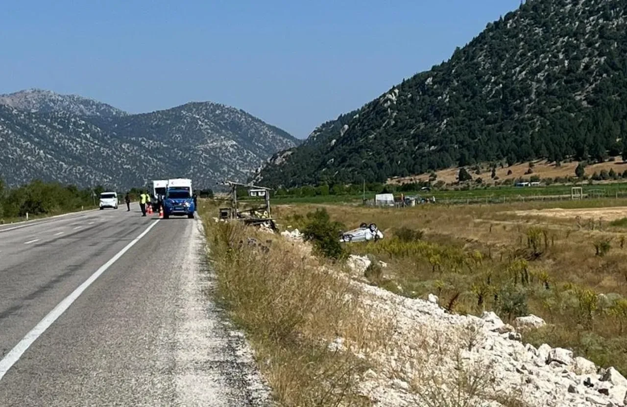 Derebucak'ta otomobil şarampole devrildi: Yaralılar Konya'ya sevk edildi!