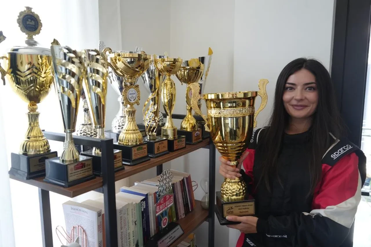 Hem hemşire hem ralli pilotu! Kadınlara net mesaj: "Yapabilirsin"