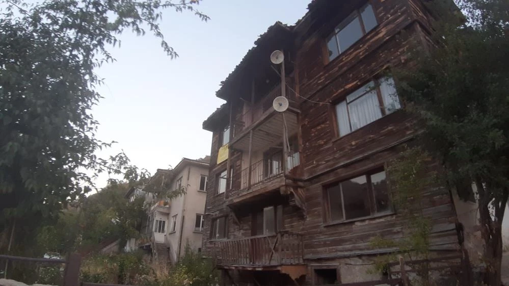 Bolu'da evin çatısında çıkan yangın büyümeden söndürüldü